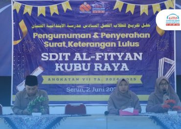 Momen Haru & Bangga: SDIT Al-Fityan Kubu Raya Serahkan Surat Keterangan Lulus ke Angkatan ke-7