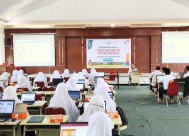 Tingkatkan Kualitas Pembelajaran, SDIT Al-Fityan Gowa Gelar Pelatihan Canva untuk Guru