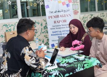 SMPIT Al-Fityan Boarding School Bogor Gelar Pembagian Rapor dan Apresiasi Student of The Month