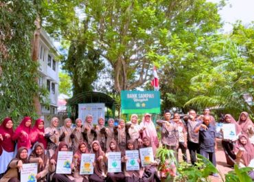 Tingkatkan Kepedulian Lingkungan, Al-Fityan School Aceh Kunjungi Bank Sampah Universitas Syiah Kuala