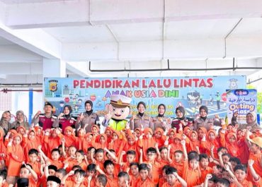 Jelajah Ilmu dan Kenal Rambu Lalu Lintas, Murid Kelas 1 SDIT Al-Fityan School Aceh Kunjungi Dirlantas Polda Aceh