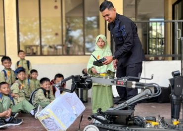 Belajar Karakter, Disiplin, and Cinta Tanah Air, SDIT Al-Fityan School Gowa Sukses Gelar Outing Class II di Markas Gegana