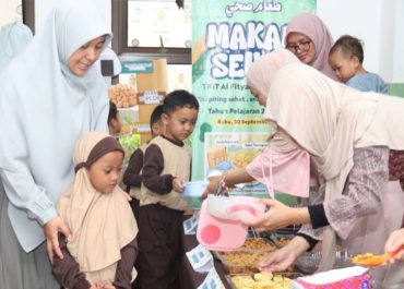 Isi Piring Sehat, Anak Tumbuh Kuat: TKIT Al Fityan School Bogor Sukses Gelar Kegiatan Makan Sehat Bersama Komite Sekolah